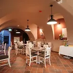 Bed & Breakfast Zeppelin Simple Acomodation 3*