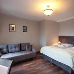 Zeppelin Simple Acomodation Bed & Breakfast
