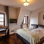 Zeppelin Simple Acomodation Bed & Breakfast