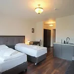 Zeppelin Simple Acomodation Bed and Breakfast 3*