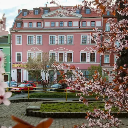 Zeppelin Simple Acomodation Nocleg ze śniadaniem 3*