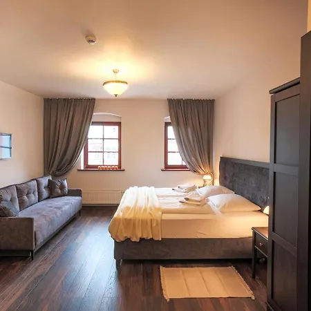 Zeppelin Simple Acomodation Bed & Breakfast *