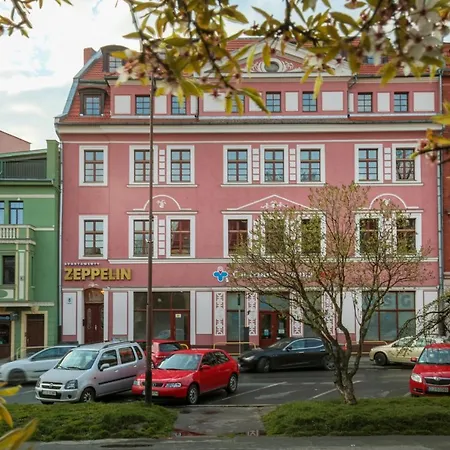 Nocleg ze śniadaniem Zeppelin Simple Acomodation 3*