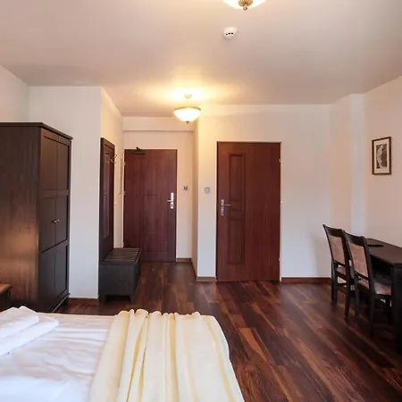 Zeppelin Simple Acomodation Bed & Breakfast Jelenia Gora