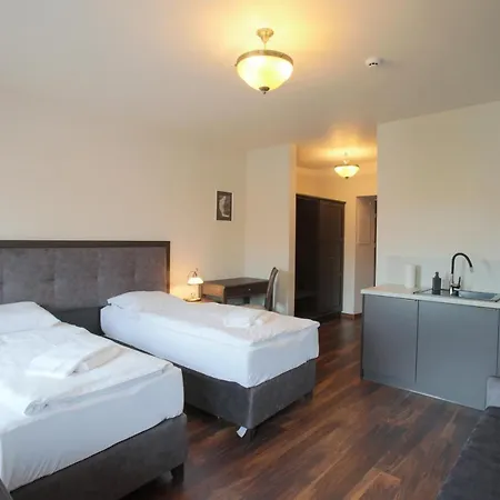 Zeppelin Simple Acomodation Bed & Breakfast *