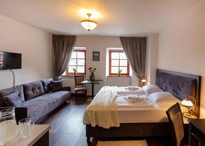 Zeppelin Simple Acomodation Bed & Breakfast 3*