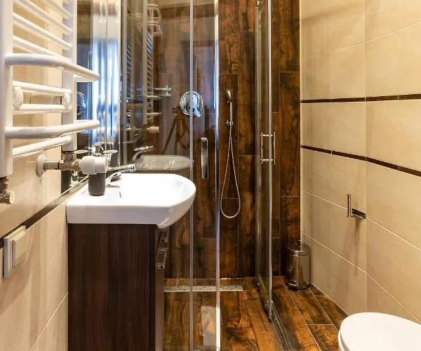 Zeppelin Simple Acomodation Bed & Breakfast Jelenia Gora